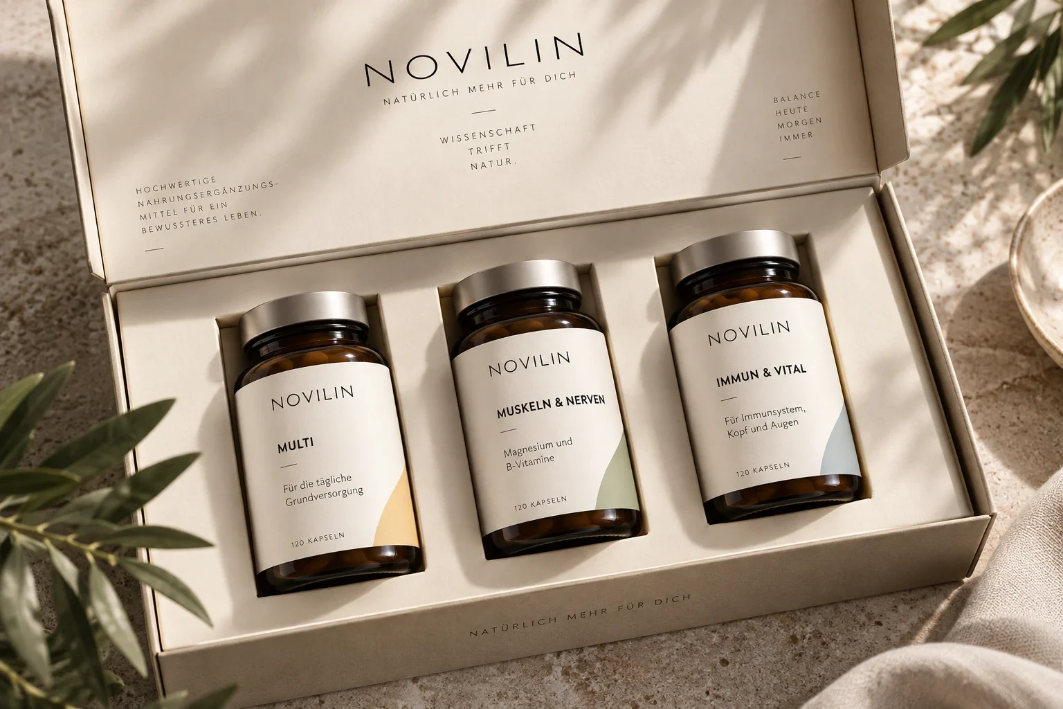 Novilin-Box mit Multi, Muskeln & Nerven und Immun & Vital auf Naturstein im Sonnenlicht